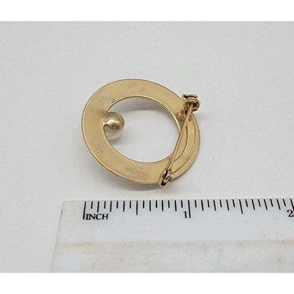 Vintage Gold Tone Circle Pin‎ Brooch with Faux Pearl - 1 inch - Picture 3 of 3